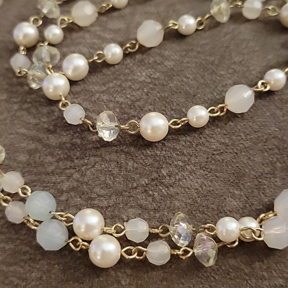 Faux Pearl Irridescent Opaque Pink Beaded Chain Necklace - Picture 5 of 8